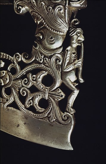 DT FIGURA DE INDIO EN HACHA DE CARLOS V
MADRID, ARMERIA REAL
MADRID