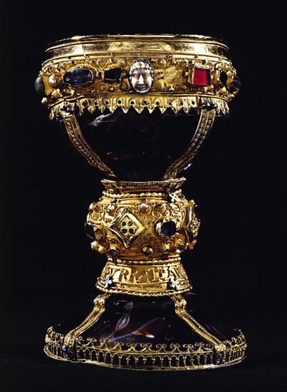 CALIZ DE DOÑA URRACA- CON INCRUSTACIONES DE RUBIES Y ZAFIROS
LEON, COLEGIATA DE SAN ISIDORO
LEON
This image is not downloadable. Contact us for the high res.