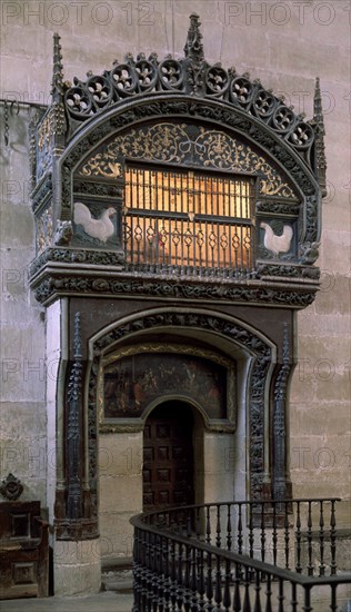 HORNACINA CON DOS GALLINAS - BRAZO DERECHO DEL CRUCERO - RECUERDO DE UN MILAGRO
STO DOMINGO CALZADA, CATEDRAL
RIOJA

This image is not downloadable. Contact us for the high res.