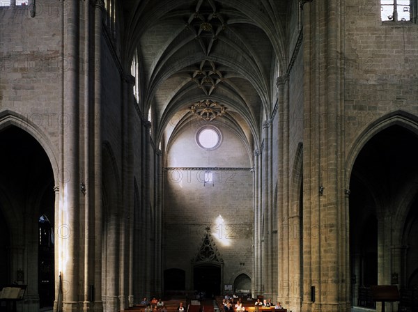 NAVE PRINCIPAL DESDE EL ALTAR MAYOR
HUESCA, CATEDRAL
HUESCA