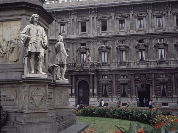 DETALLE DEL MONUMENTO A LEONARDO (2 EDADES DE LEONARDO)
MILAN, EXTERIOR
ITALIA