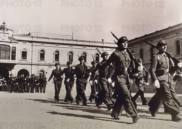 Défilé militaire de l'armée populaire républicaine