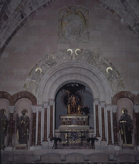 INTERIOR VISTA DEL ALTAR DE LA VIRGEN
ANGUIANO, MONASTERIO DE VALVANERA
RIOJA