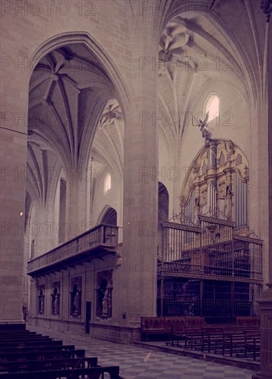 VISTA DEL CORO DESDE EL ARRANQUE DE LA GIROLA
CALAHORRA, CATEDRAL
RIOJA