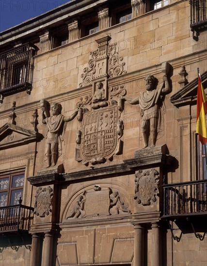 PALACIO CONDES DE GOMARA DET PARTE ALTA DE LA PORTADA
SORIA, EXTERIOR
SORIA