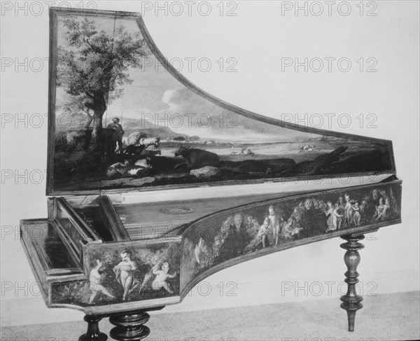 PIANO DECORADO CON ESCENAS DE PASTORES