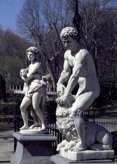 HERCULES Y DIANA CAZADORA EN MARMOL
ARANJUEZ, JARDINES REALES
MADRID