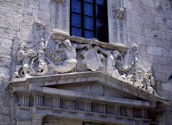 RELIEVE SUPERIOR DE LA PORTADA
VILLENA, AYUNTAMIENTO
ALICANTE