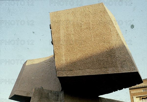 VAQUERO PALACIOS/VAQUERO TURCIOS
MONUMENTO AL DESCUBRIMIENTO DE AMERICA EN LOS JARDINES DEL DESCUBRIMIENTO-PLAZA DE COLON-1977
MADRID, EXTERIOR
MADRID