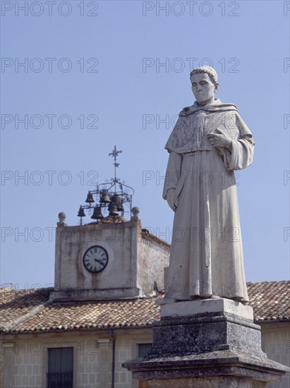 MONUMENTO AL PADRE ENRIQUE FLORES EN LA PLAZA MAYOR
VILLADIEGO, EXTERIOR
BURGOS

This image is not downloadable. Contact us for the high res.