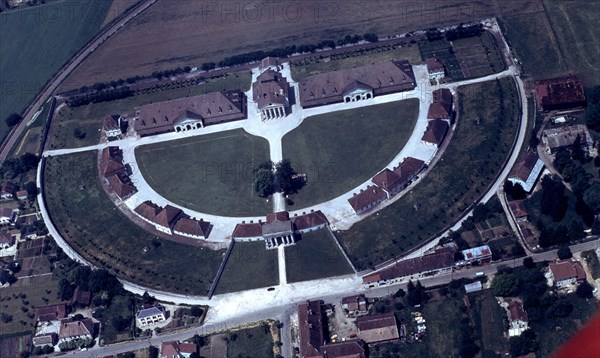 LEDOUX NICOLAS 1736/1806
AEREA DE LA CIUDAD-FABRICA DE LAS SALINAS REALES 1775/79
ARC SENANS, EXTERIOR
FRANCIA
This image is not downloadable. Contact us for the high res.