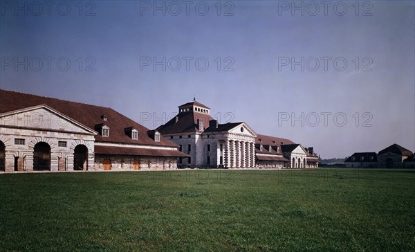LEDOUX NICOLAS 1736/1806
CIUDAD-FABRICA DE LAS SALINAS REALES 1775/1779-NEOCLASICO
ARC SENANS, EXTERIOR
FRANCIA
This image is not downloadable. Contact us for the high res.