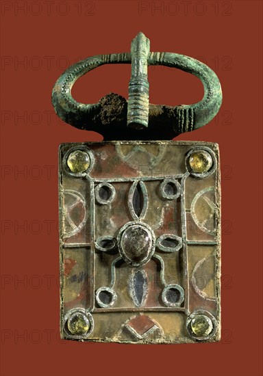 BROCHE DE CINTURON-ARTE VISIGODO-S VI-CASTILTIERRA SORIA-
MADRID, INSTITUTO VALENCIA DE DON JUAN
MADRID