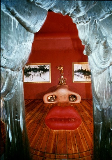 Dali,  Mae West Room