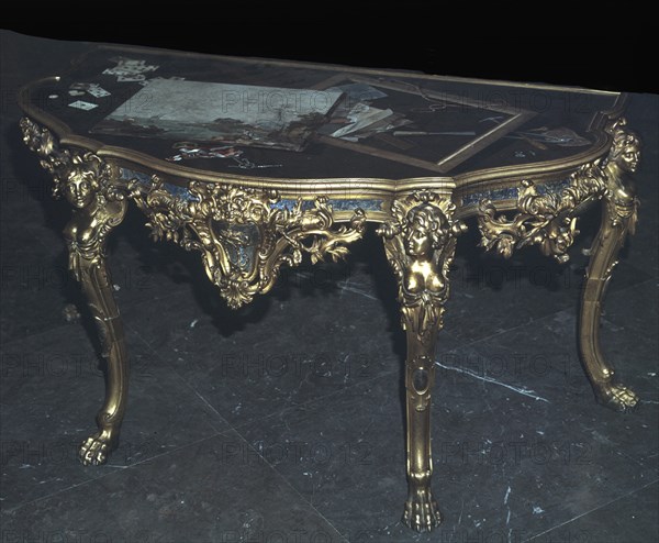 Baroque table with hard stones