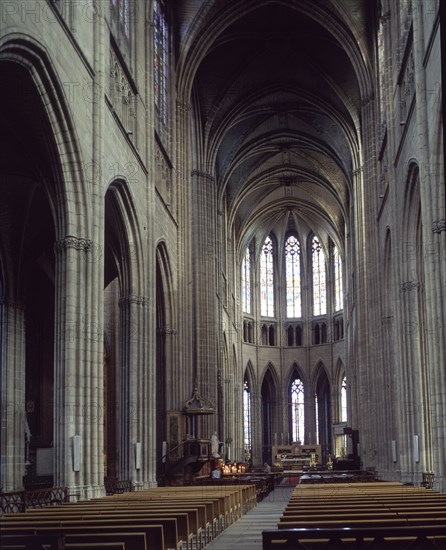 INTERIOR HACIA LA CABECERA
LIMOGES, CATEDRAL
FRANCIA
This image is not downloadable. Contact us for the high res.