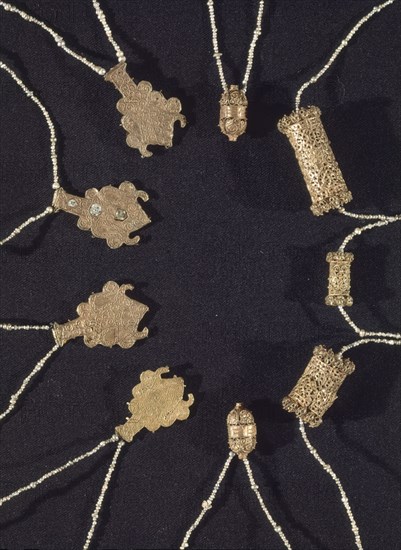 COLLARES DE ORO HISPANOMUSULMANES -TESORO DE BENTARIQUE -ALMERIA-
MADRID, MUSEO ARQUEOLOGICO NACIONAL
MADRID