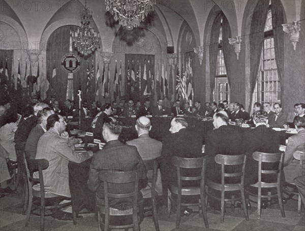 REUNION INAUGURAL DE GOBERNADORES 1946 FONDO MONETARIO INT.

This image is not downloadable. Contact us for the high res.