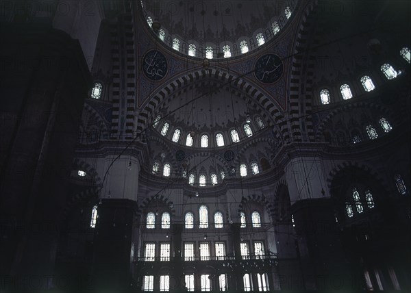 INTERIOR
ESTAMBUL, MEZQUITA AZUL O AHMED I
TURQUIA