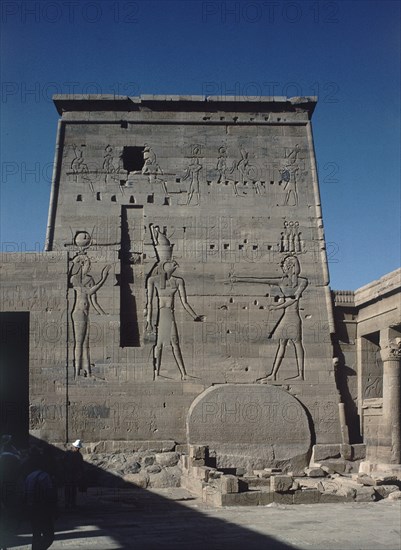 RELIEVES EN UN PILON
ASUAN, TEMPLO DE FILE
EGIPTO