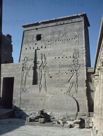 RELIEVES EN UN PILON
ASUAN, TEMPLO DE FILE
EGIPTO