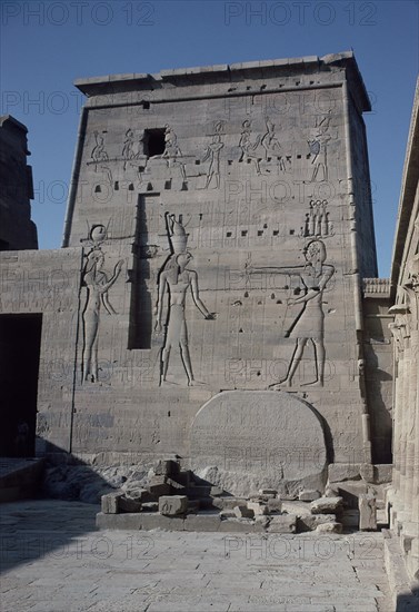 RELIEVES EN UN PILON
ASUAN, TEMPLO DE FILE
EGIPTO