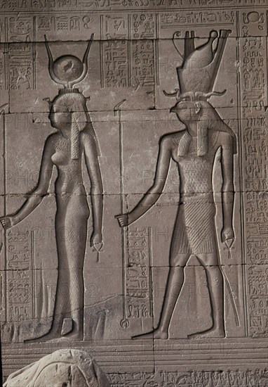 RELIEVES DE UN MURO
ASUAN, TEMPLO DE FILE
EGIPTO