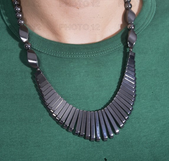 COLLAR DE HEMATITE
This image is not downloadable. Contact us for the high res.