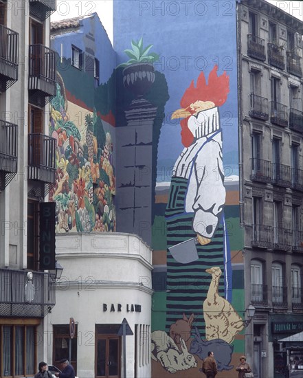 PINTURA MURAL EN PUERTA CERRADA
MADRID, EXTERIOR
MADRID