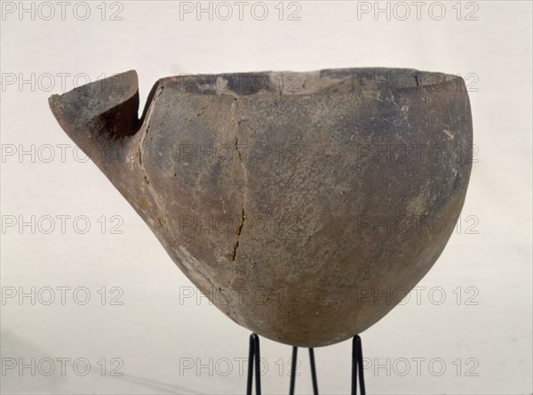 GANIGO DE CERAMICA -  VASIJA OVOIDE CON UN PITORRO - (CAÑADA ALTA-TENERIFE)
SANTA CRUZ, MUSEO ARQUEOLOGICO
TENERIFE