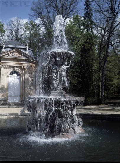 JARDIN - FUENTE DE LAS TRES GRACIAS (FUNCIONANDO)
LA GRANJA, PALACIO REAL-JARDINES
SEGOVIA