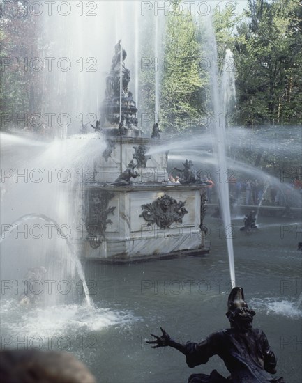 JARDIN-FUENTE DE LAS RANAS O DE LATONA CON AGUA
LA GRANJA, PALACIO REAL-JARDINES
SEGOVIA