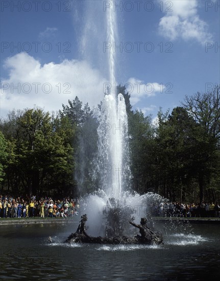 JARDIN-FUENTE DEL CANASTILLO CON AGUA
LA GRANJA, PALACIO REAL-JARDINES
SEGOVIA