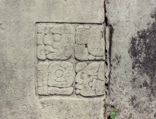 Relief d'un mur de palais à Palenque