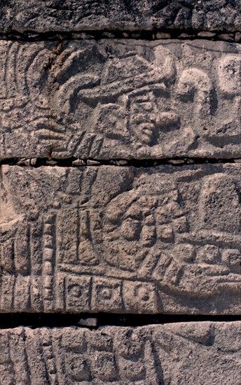 Détail d'une colonne du Temple des Guerriers à Chitchen Itza