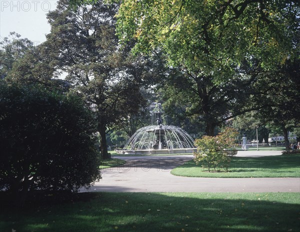 JARDIN INGLES - FUENTE
GINEBRA, EXTERIOR
SUIZA
