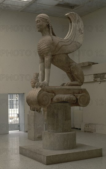 ESFINGE DE NAXIENS-EN EL SUR DEL TEMPLO DE APOLLON
DELFOS, MUSEO
GRECIA

This image is not downloadable. Contact us for the high res.