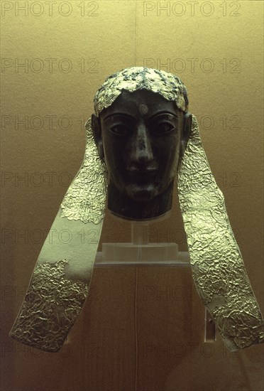 CABEZA DE HOMBRE (APOLLON?) EN MARFIL CON EL PELO DE ORO
DELFOS, MUSEO
GRECIA