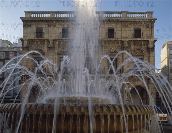 FUENTE DELANTE DEL AYUNTAMIENTO
CASTELLON DE LA PLANA, EXTERIOR
CASTELLON