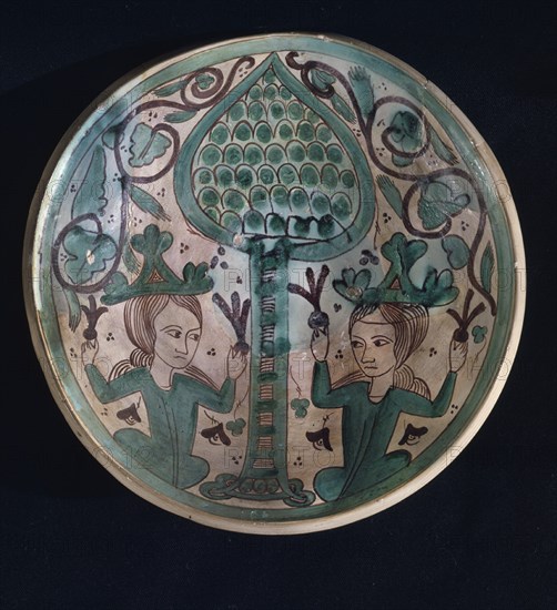PLATO CERAMICA VERDE DE PATERNA-S XIV-DECORADO CON DAMAS DEBAJO DE UN ARBOL
VALENCIA, MUSEO CERAMICA GONZALEZ MARTI
VALENCIA
This image is not downloadable. Contact us for the high res.