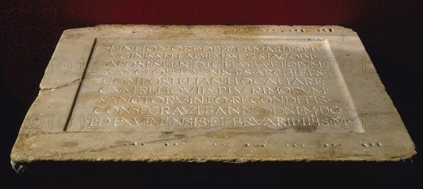 ARA SACRA(LAPIDA PRIMITIVA DEL APOSTOL SANTIAGO)
SANTIAGO DE COMPOSTELA, MONASTERIO SAN PELAYO DE ANTEALTARES
CORUÑA