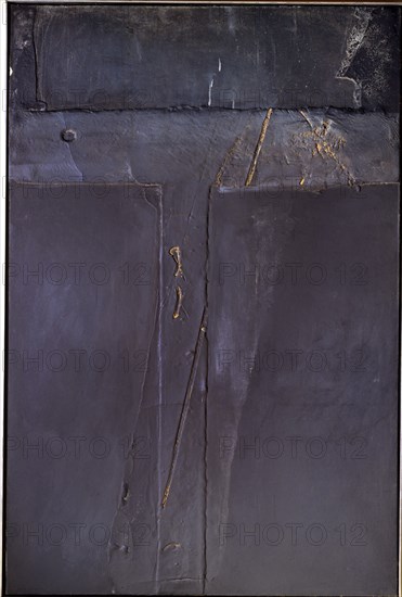 TAPIES ANTONI 1923-
T INVERTIDA SOBRE NEGRO-1961
MADRID, COLECCION PARTICULAR
MADRID