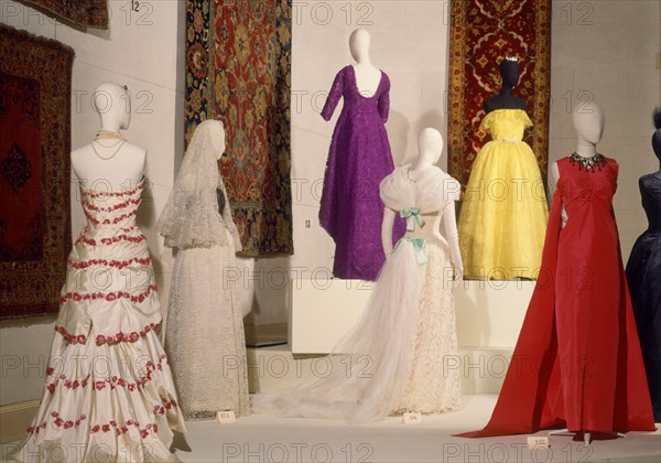 BALENCIAGA CRISTOBAL 1895/1972
TRAJES DE NOCHE-1958-60
LYON, EXPOSICION BALENCIAGA
FRANCIA

This image is not downloadable. Contact us for the high res.