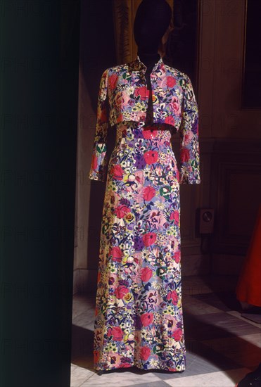 BALENCIAGA CRISTOBAL 1895/1972
VESTIDO-VERANO 1947 CAT 28
LYON, EXPOSICION BALENCIAGA
FRANCIA