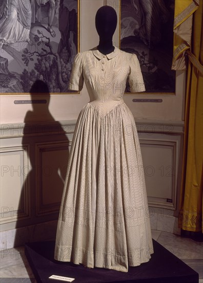 BALENCIAGA CRISTOBAL 1895/1972
VESTIDO LARGO-1938                   CAT  3
LYON, EXPOSICION BALENCIAGA
FRANCIA