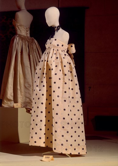 BALENCIAGA CRISTOBAL 1895/1972
TRAJE DE NOCHE-PRIMAVERA1959        CAT 100
LYON, EXPOSICION BALENCIAGA
FRANCIA