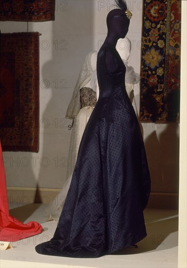 BALENCIAGA CRISTOBAL 1895/1972
VESTIDO DE NOCHE-INVIERNO 1957       CAT 88
LYON, EXPOSICION BALENCIAGA
FRANCIA

This image is not downloadable. Contact us for the high res.