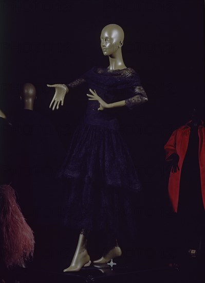 BALENCIAGA CRISTOBAL 1895/1972
VESTIDO DE COCKTAIL-1952             CAT 58
LYON, EXPOSICION BALENCIAGA
FRANCIA