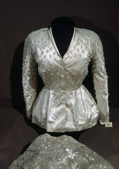 BALENCIAGA CRISTOBAL 1895/1972
CHAQUETA DE NOCHE-1945-CON PERLAS    CAT 21
LYON, EXPOSICION BALENCIAGA
FRANCIA