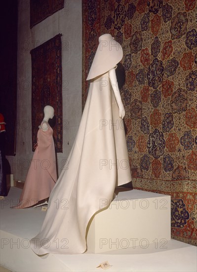 BALENCIAGA CRISTOBAL 1895/1972
TRAJE DE NOVIA-PRIMAVERA 1967       CAT 186
LYON, EXPOSICION BALENCIAGA
FRANCIA

This image is not downloadable. Contact us for the high res.